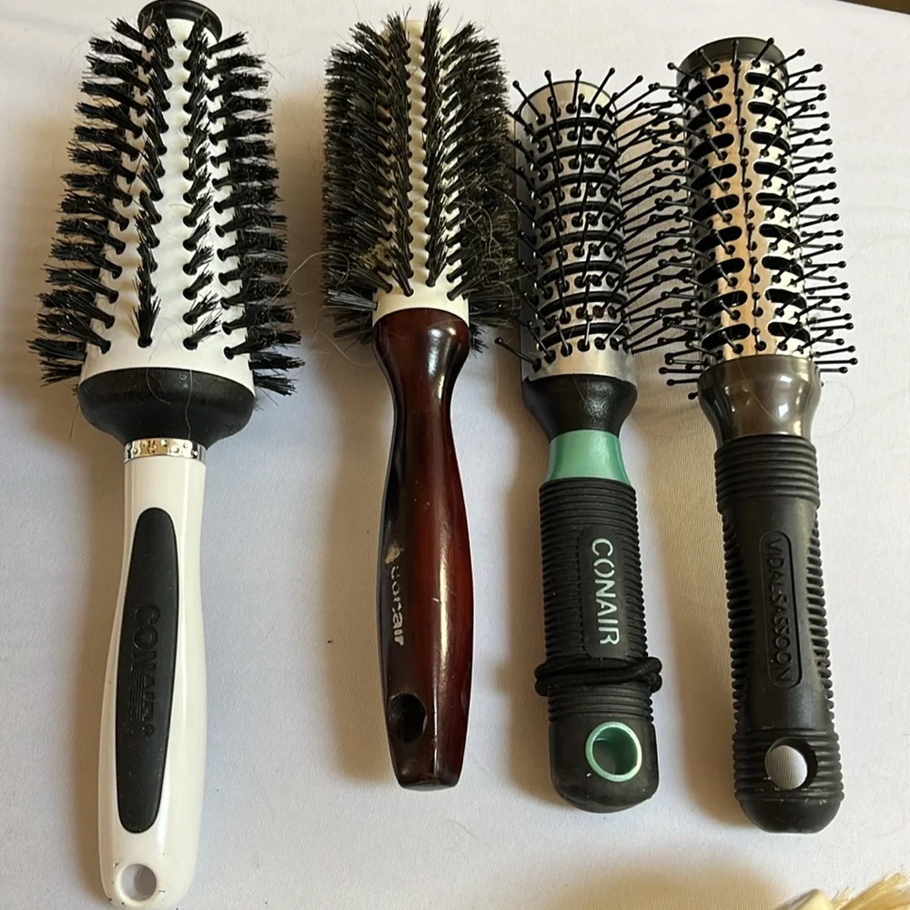 CURLMASTER ,REVLON,CONAIR various size blow out brushes , round and vent 7 total